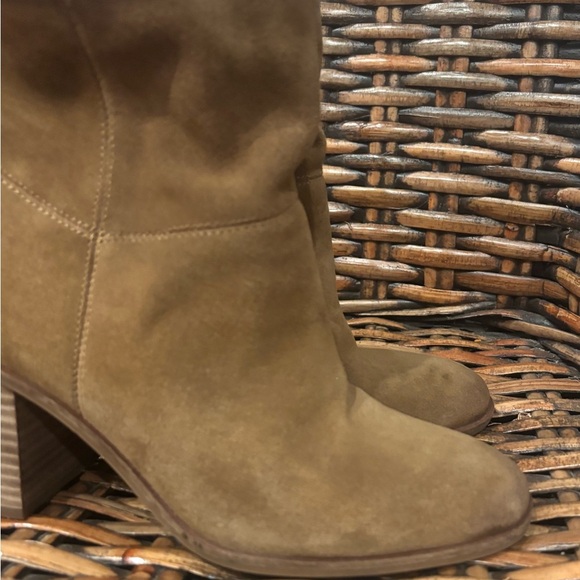 Lucky Brand Brown Suede Ankle Booties Ankle Boots Chunky Heels Shoes - Picture 2 of 12